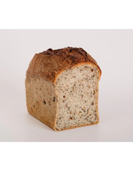 Pan de semillas en molde